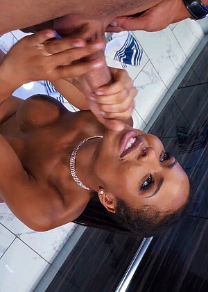 Kira Noir